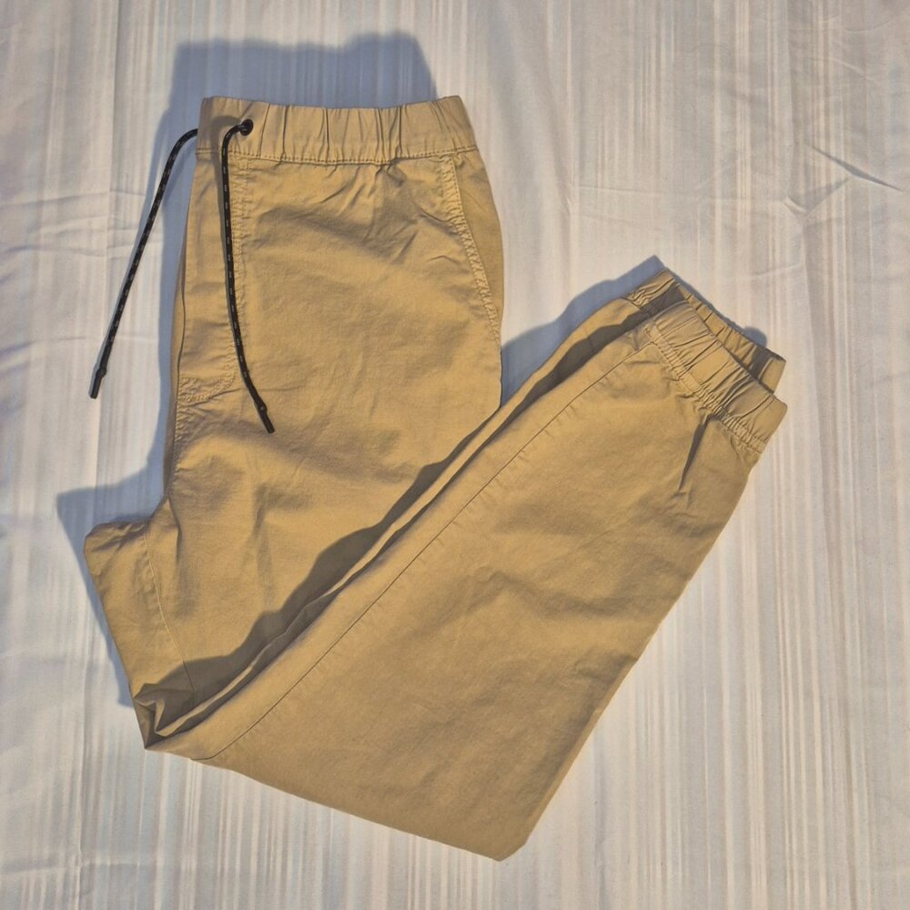 American Eagle Ladies slip on Khakis w/ tie string in size small( 30" waist)